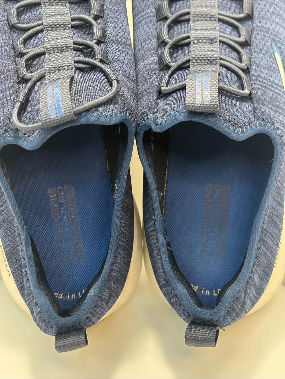 Skechers go walk